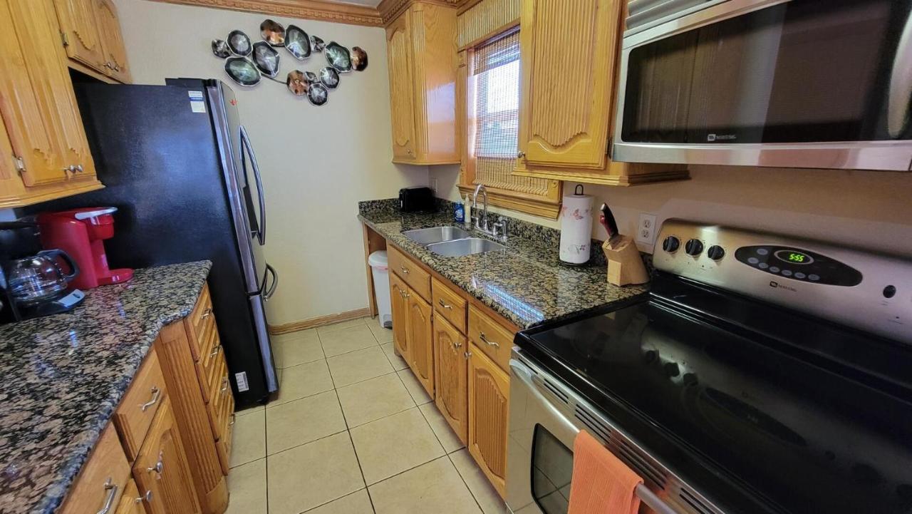 Cozy 2 Bedroom With Big Pool - Campeche Triplex Unit C Home South Padre Island Exterior photo