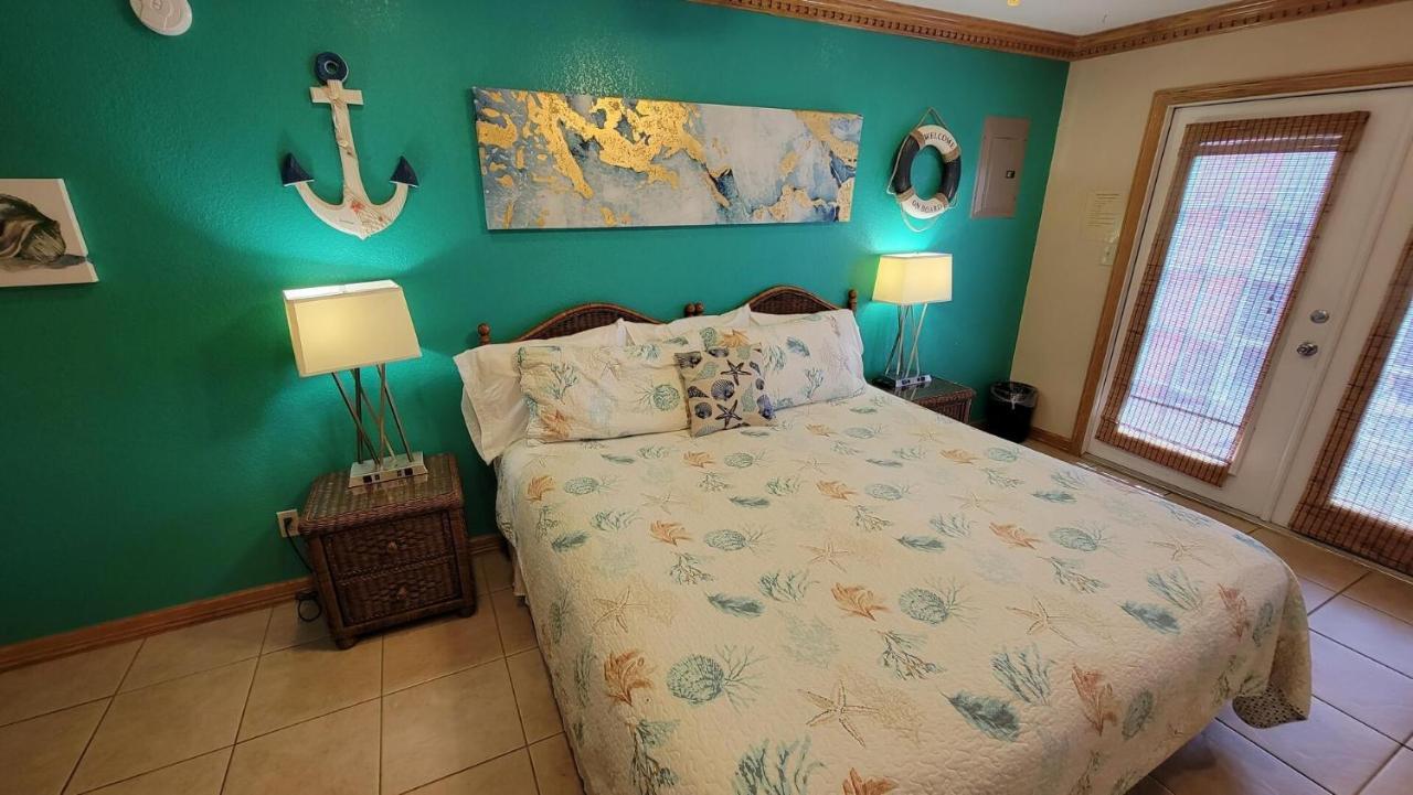Cozy 2 Bedroom With Big Pool - Campeche Triplex Unit C Home South Padre Island Exterior photo