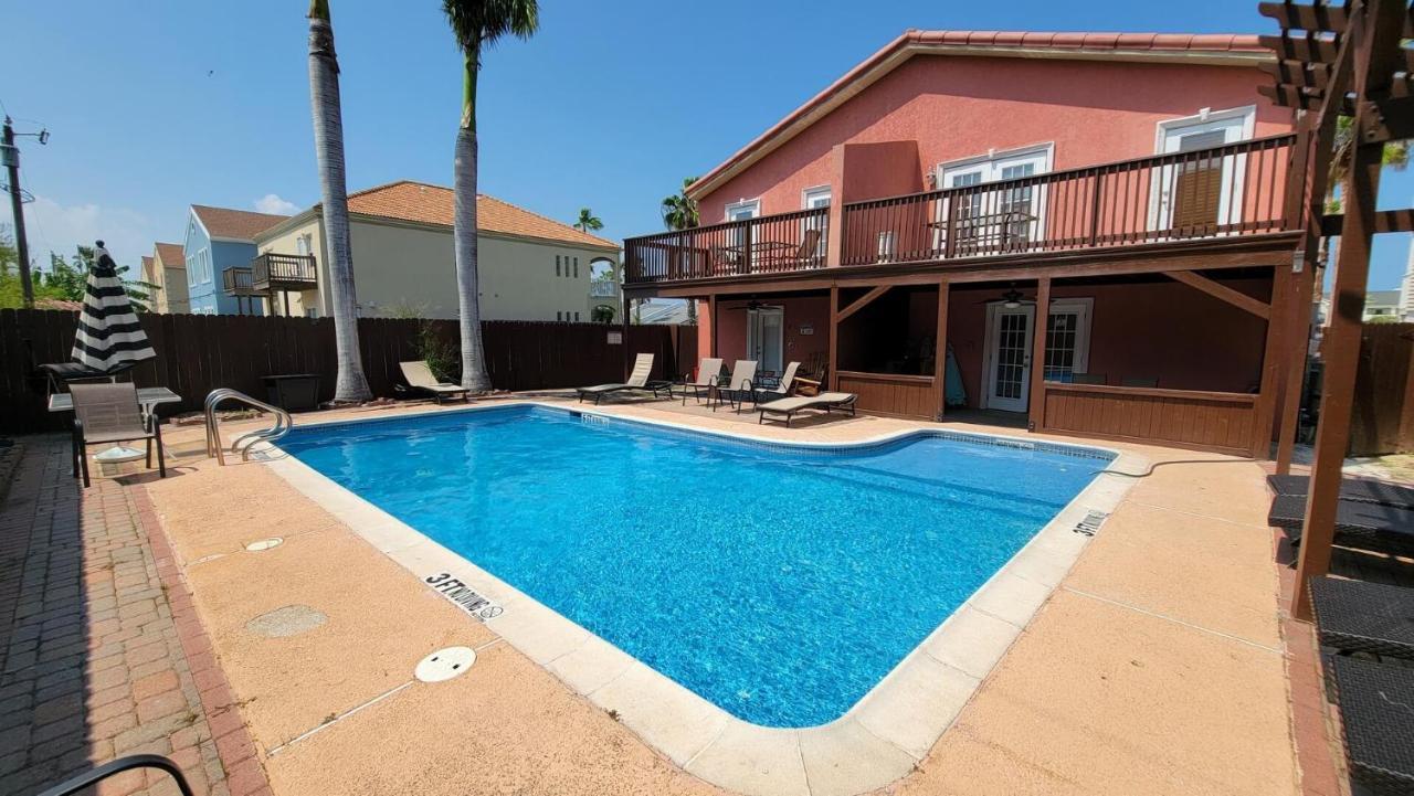 Cozy 2 Bedroom With Big Pool - Campeche Triplex Unit C Home South Padre Island Exterior photo