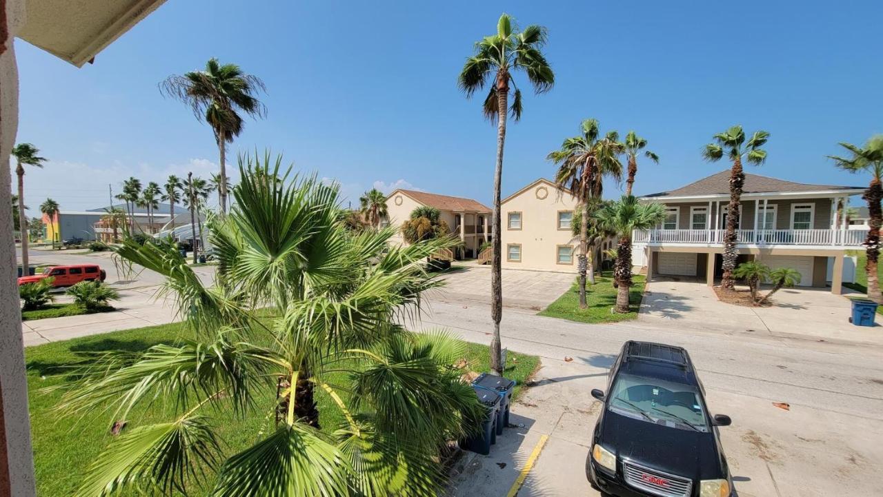 Cozy 2 Bedroom With Big Pool - Campeche Triplex Unit C Home South Padre Island Exterior photo