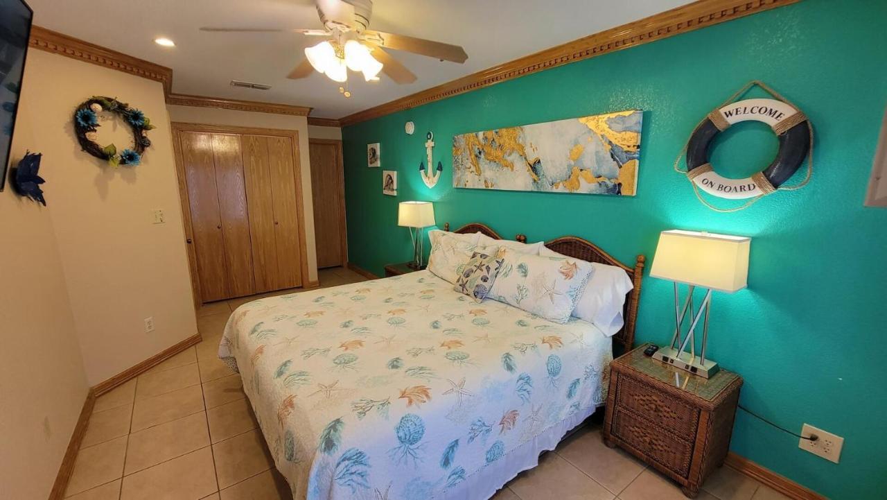 Cozy 2 Bedroom With Big Pool - Campeche Triplex Unit C Home South Padre Island Exterior photo