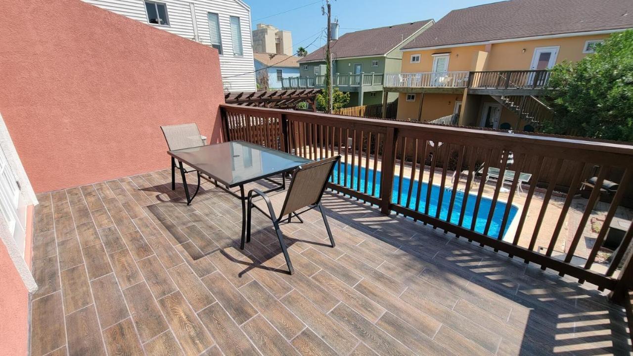 Cozy 2 Bedroom With Big Pool - Campeche Triplex Unit C Home South Padre Island Exterior photo